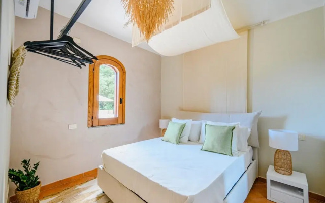 Lemon Garden Room Standard