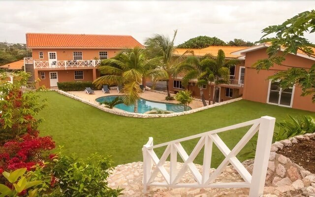 Curinjo Apartments