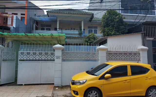 Eiffel Residence Tarakan - Female Only