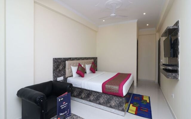 OYO 13658 Hotel Tanish Palace