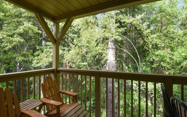 Enjoy Forest Views Retreat at Kingswood Village!