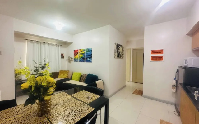 Spacious Central Davao City Getaway - Spacious Apartment With Shared Pool