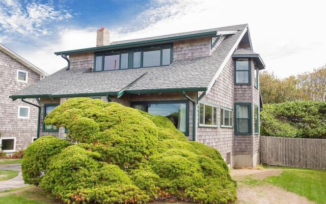 The Tides 4 Br home by RedAwning