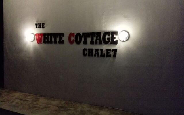 White Cottage Chalet