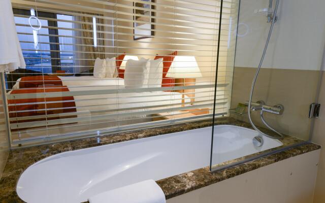 Crowne Plaza Muscat by IHG