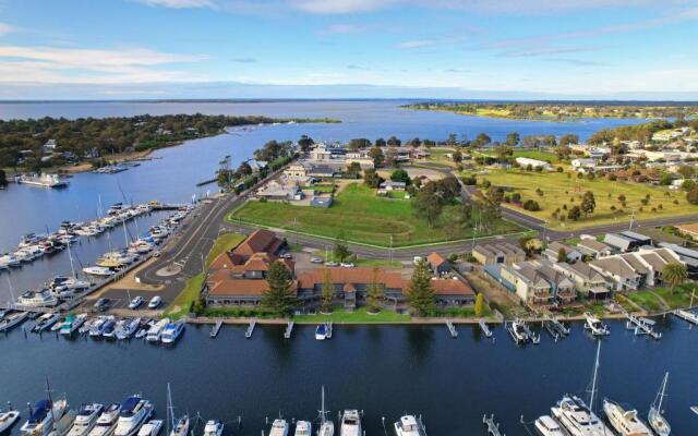 Mariners Cove at Paynesville Motel & Apartments