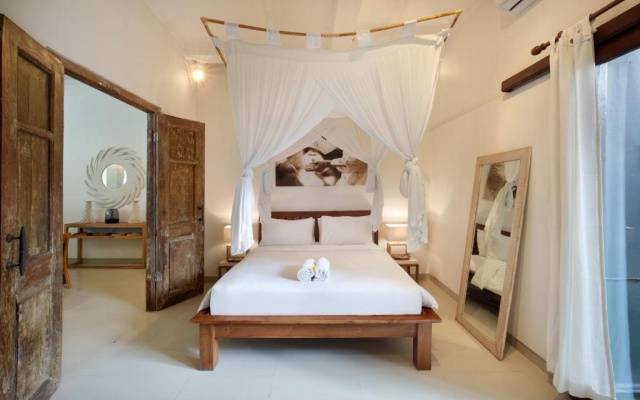 BIG Private 7 BED, 7 BATH, Goldflower Villa with 2x Pool, 2x lounge, Best location – Guest Rooms – Kuta