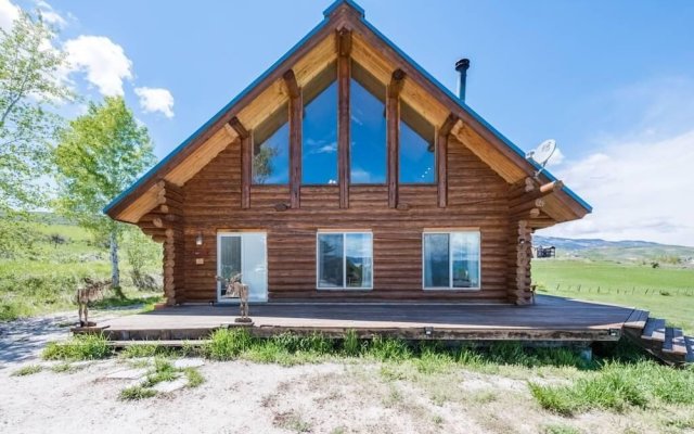 The Two Moose Inn - Luxury Log Cabin for Families!