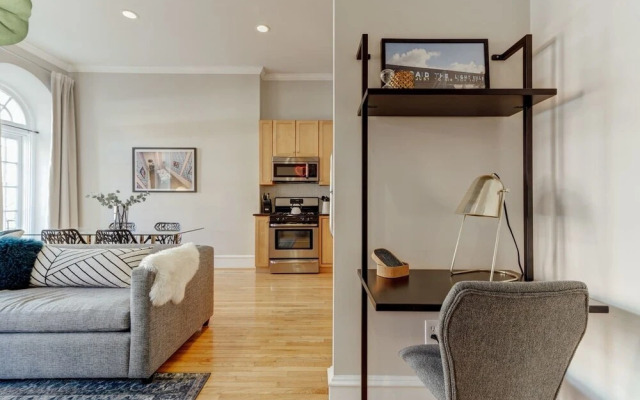 Walk everywhere from Stunning Architectural Flat!