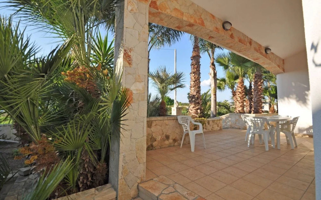 Villa Magnolia 1 Sleeps 8 Close to the sea