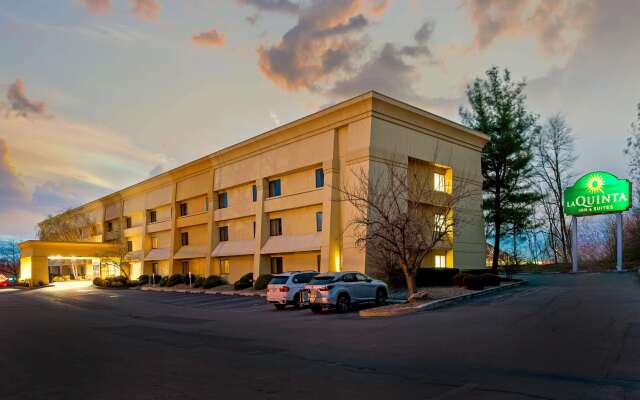 La Quinta Inn & Suites by Wyndham Harrisburg Airport Hershey