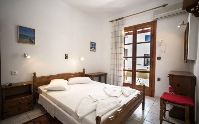 Kapetanos Rooms