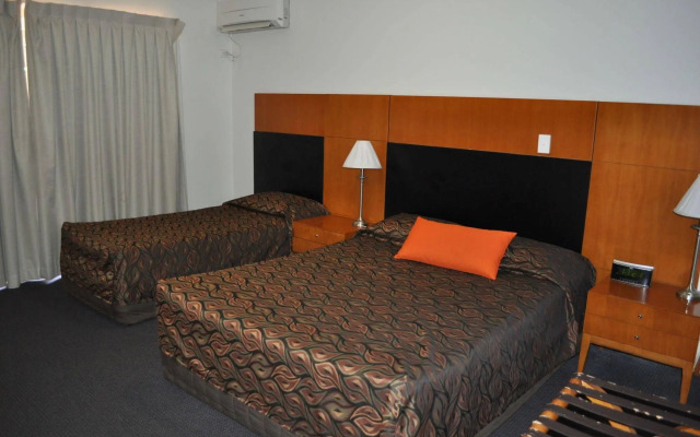 Sundowner Hotel Motel