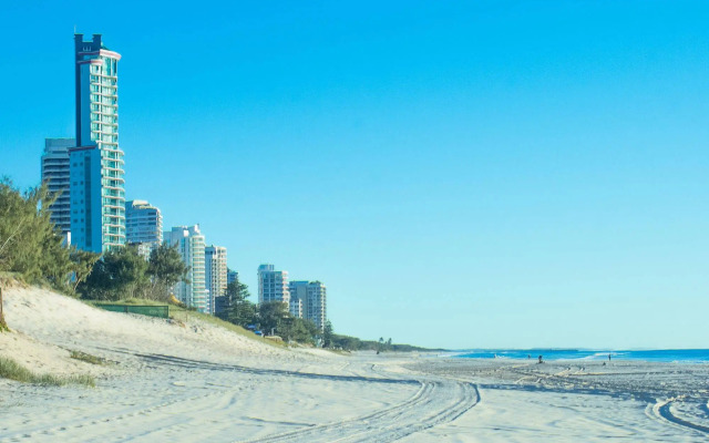 The Waterford on Main Beach