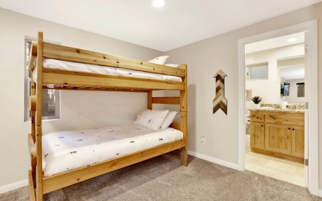 THE Teddy Bear Chalet #2257