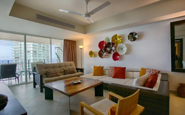 Wake Up To Sounds Of The Ocean Condo