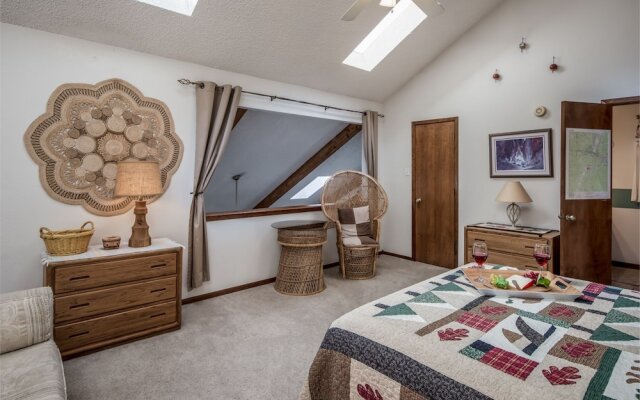 Enhanted Moose - Three Bedroom Cabin