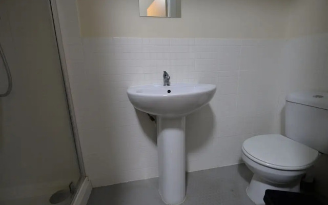 Simplistic Holiday Home in Coventry With Garden