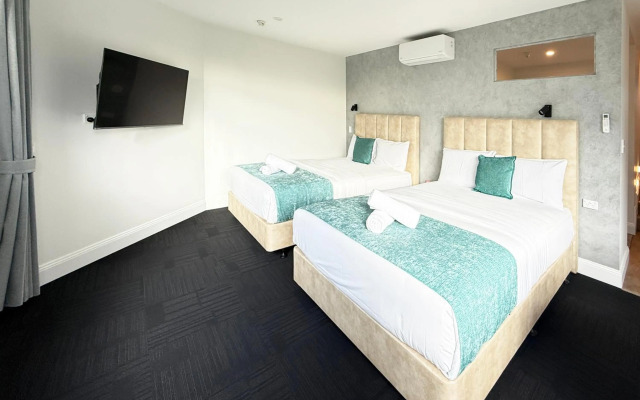 Tiki Hotel Surfers Paradise