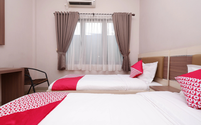 OYO 1532 Mawar Indah Hotel – Guest Rooms – Surakarta