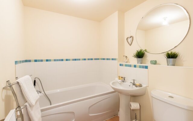 Velvet 2-Bed Apartment Stewart Place - Ware