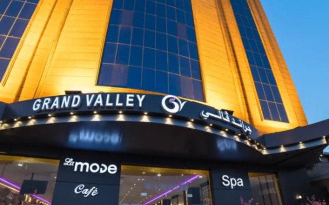 Grand Valley Hotel