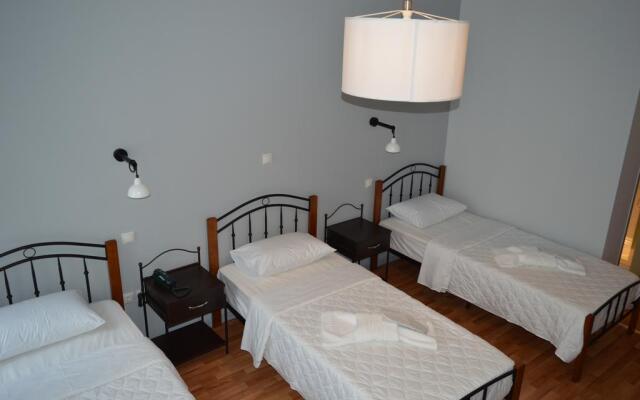 Athinas Street Inn