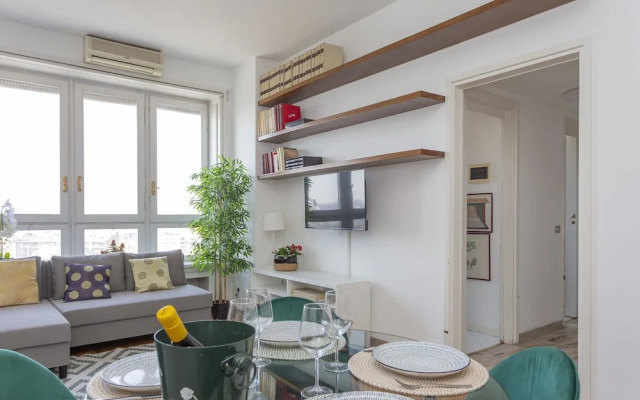 Skyline view Biancamano 1 bdr with balcony by Rentopolis