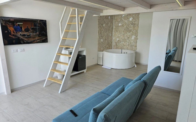 Luxury pool Suites - Città Bianca