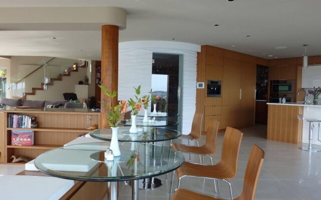 Pointhouse Suites On Sargeant Bay