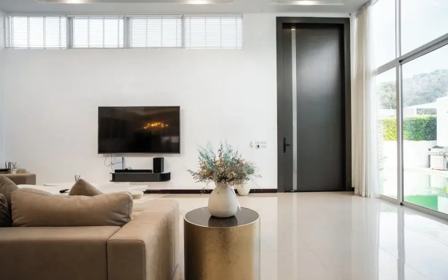 Sky - 4BR Private Villa in Phuket