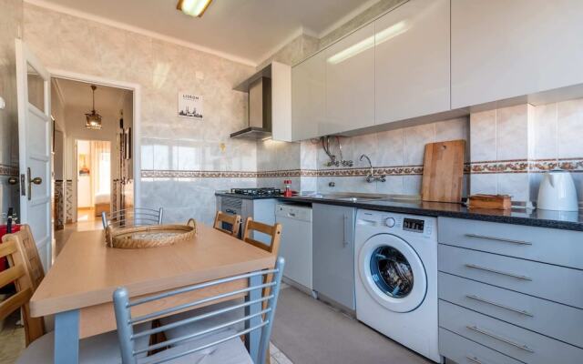 Guestready - Bright 2BR Apartment in the Heart of Graça