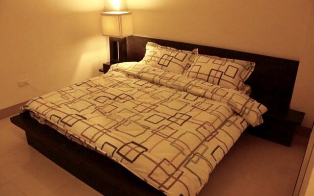Monti's Place Dine & Bed