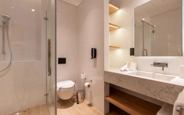 West Walk Retaj Hotel