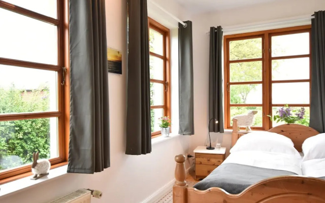 Charming Apartment in Stove With Garden