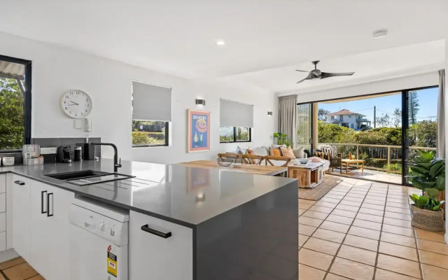 Pristine 2-bed Apartment With Pool and Balcony