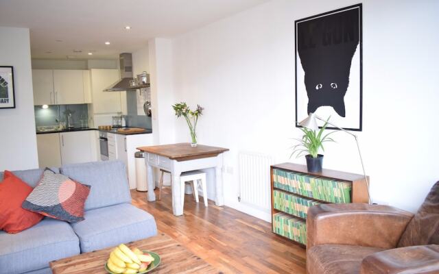 Beautiful 2 Bedroom Apartment in Dalston