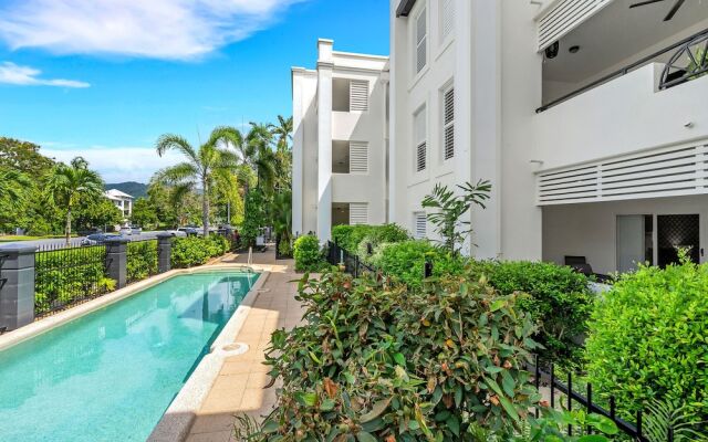 Spacious 3-beds w Direct Access to Pool