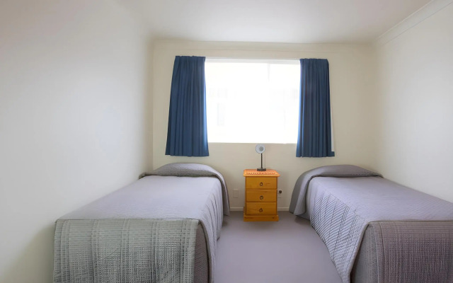 AAA Thames Court Motel