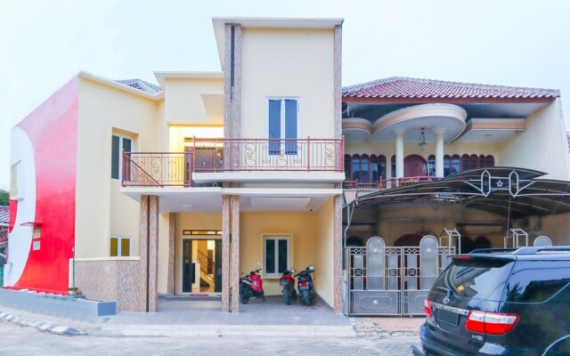 Kr Bulan by OYO Rooms