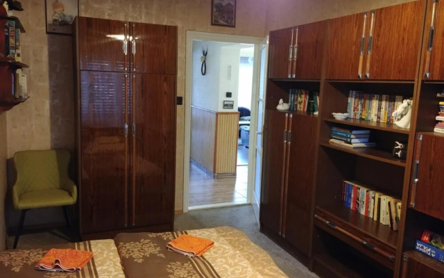 Crystal Apartement F