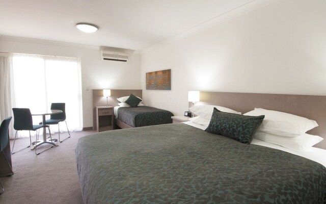 Loxton Community Hotel Motel