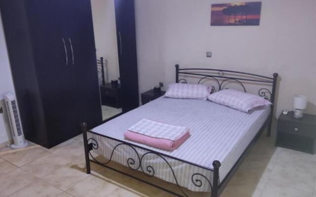 Airport's Close, Cozy Flat for 6 Persons
