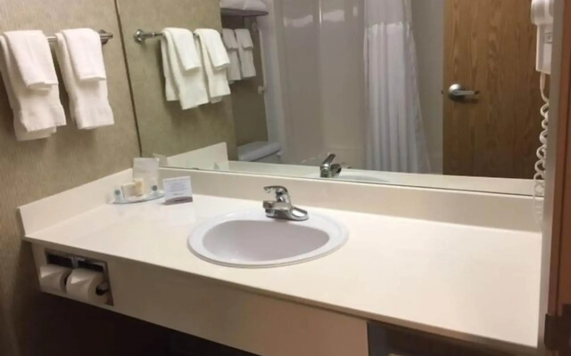 Holiday Inn Express Salmon Arm