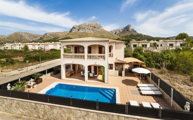 Villa With Pool and sea Views
