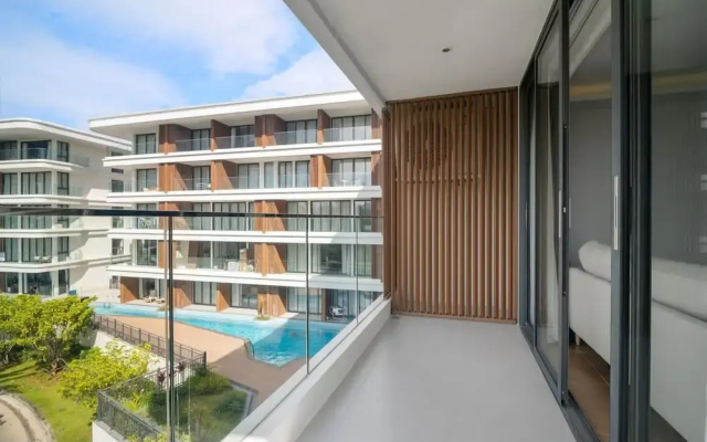 Premier 3-bedroom Apartment E333 Beachfront