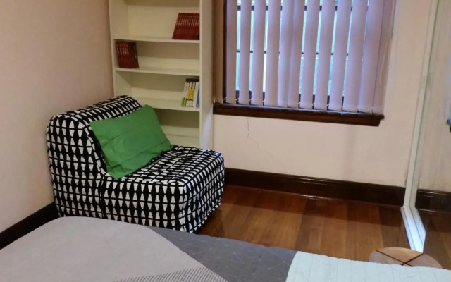 Deco Family House