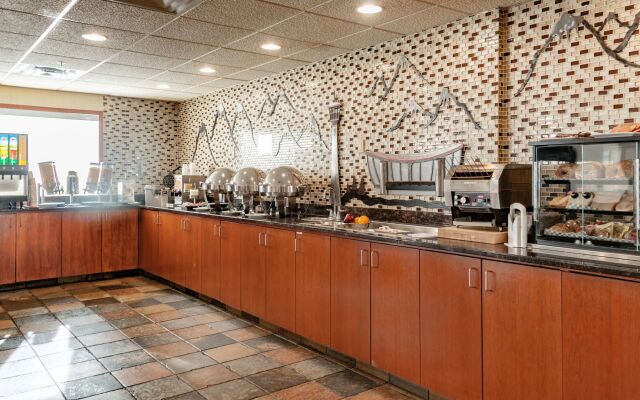 Service Plus Inns and Suites Calgary