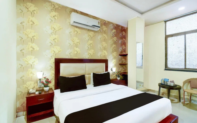 Luxury Stays With Pool Near Akshardham Temple