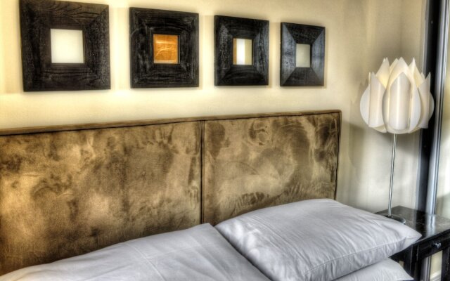 Location Spacious Apartment With Parking